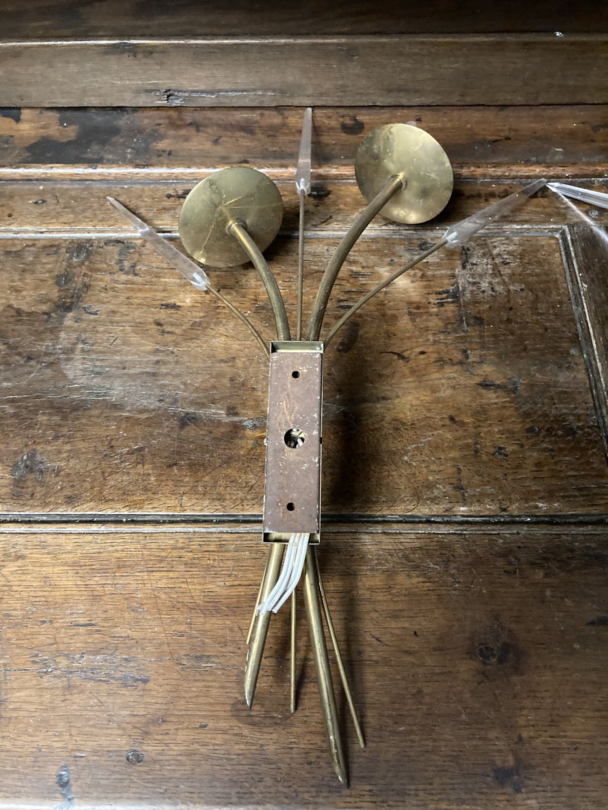 photo vinterior Mid Century Pair Of Brass & Perspex French Wall Lights Attributed To Maison Arlus