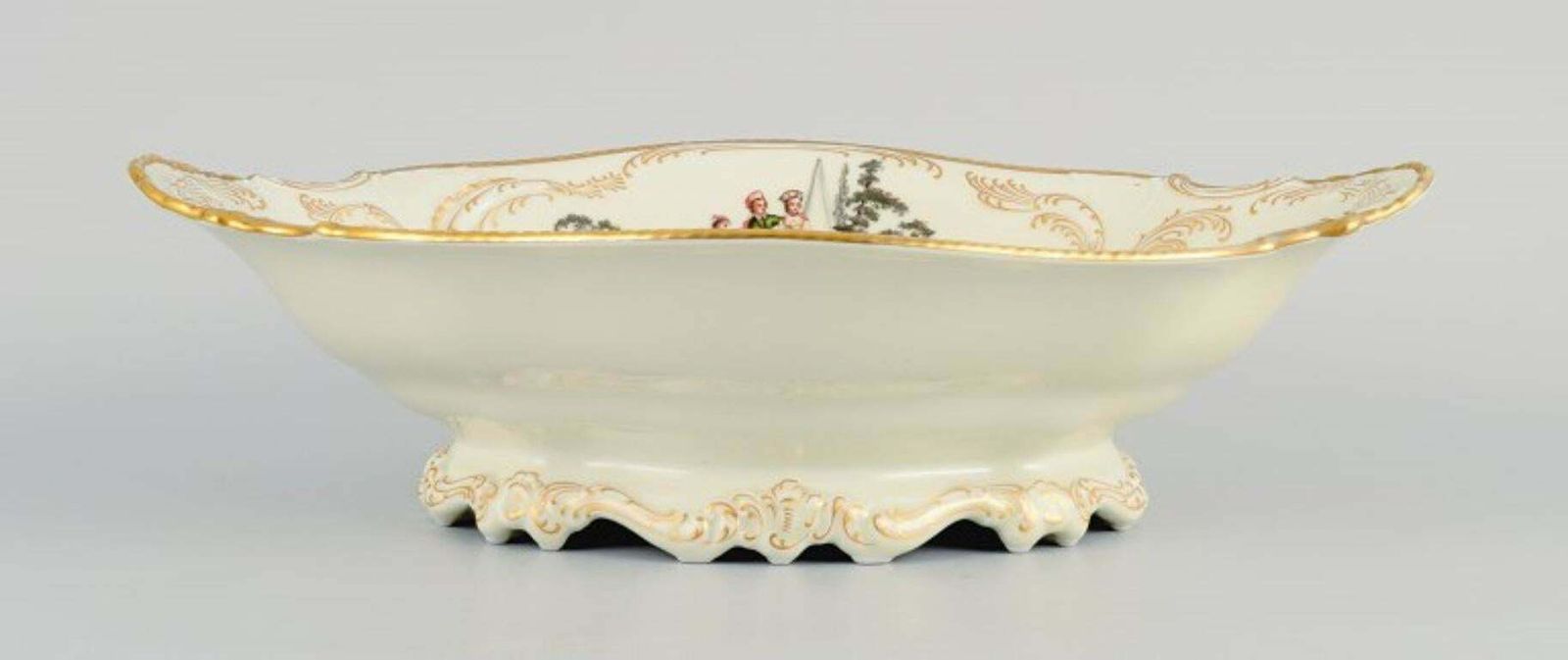 Rosenthal, Germany. "Sanssouci", Large Oval Cream Coloured Bowl
