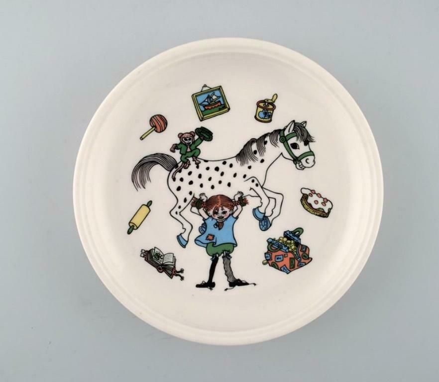 Rörstrand, Four Cups And A Plate In Porcelain With Pippi Longstocking Motifs