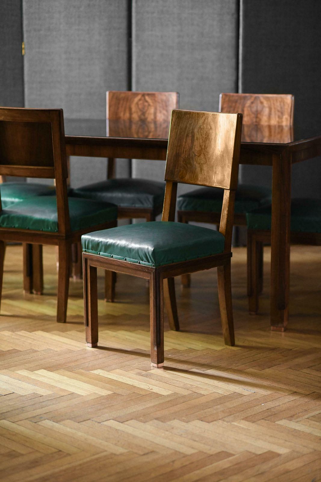 photo furniture Mid Century Lounge Table W/Black Glass Top And Six Chairs