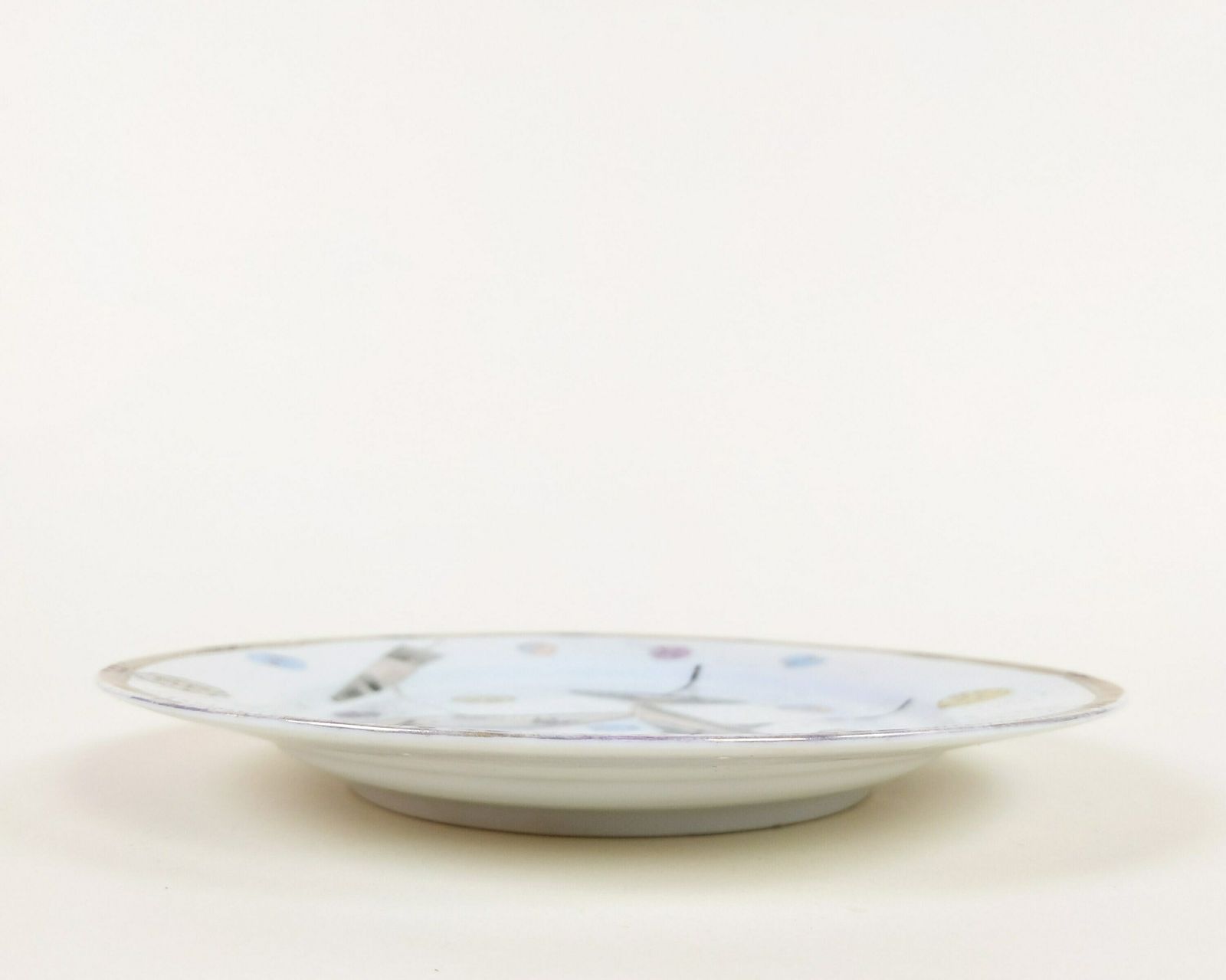 photo furniture Chinese Porcelain Plate With Parasol Decoration, Hand Decorated Chinese Pottery, Old Ceramic Dish