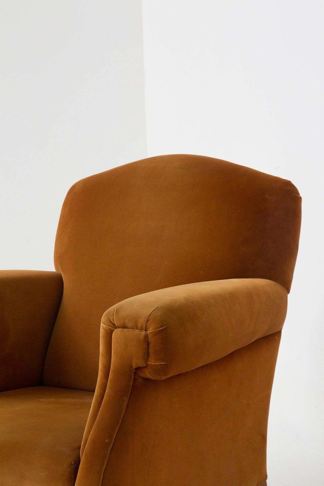 Couple Of Brown Velvet English Style Armchairs photo Furniture