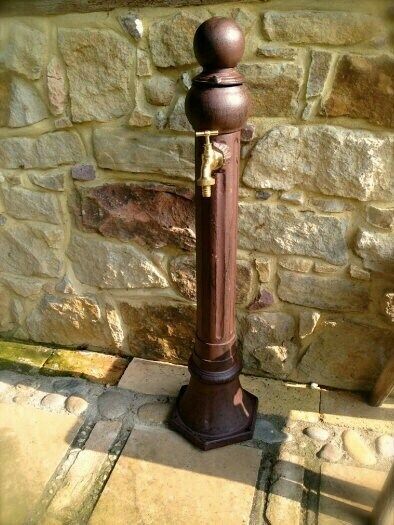 photo furniture Water Column Water Pump Cast Iron Garden Fountain Rustic Antique H.97 Cm