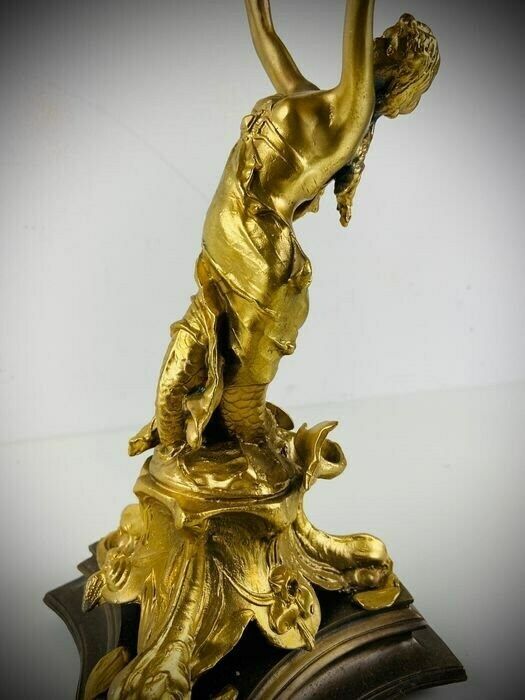 French Lady Shell Comport In Gilded Bronze   Rococo Style   Bronze, Gilded   Second Half Of The 19th Century photo for sale