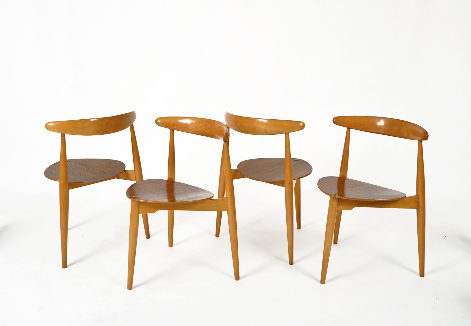 1950s Set 4 Fh4103 Heart Dining Chairs By Hans Wegner For Fritz Hansen Denmark photo vinterior
