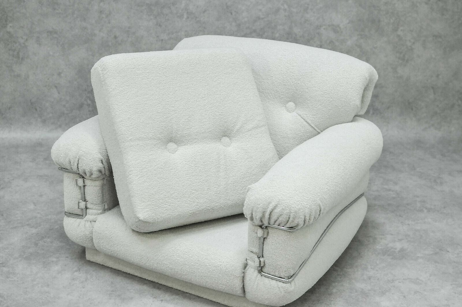 The Armchair Creation Of A Great Italian Manufacturer From The 1970s photo vintage