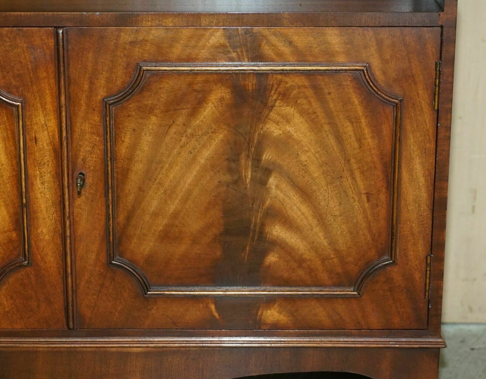 2750.0 Stunning Pair Of Flamed Mahogany Dwarf Waterfall Open Library Bookcases Cupboard photo