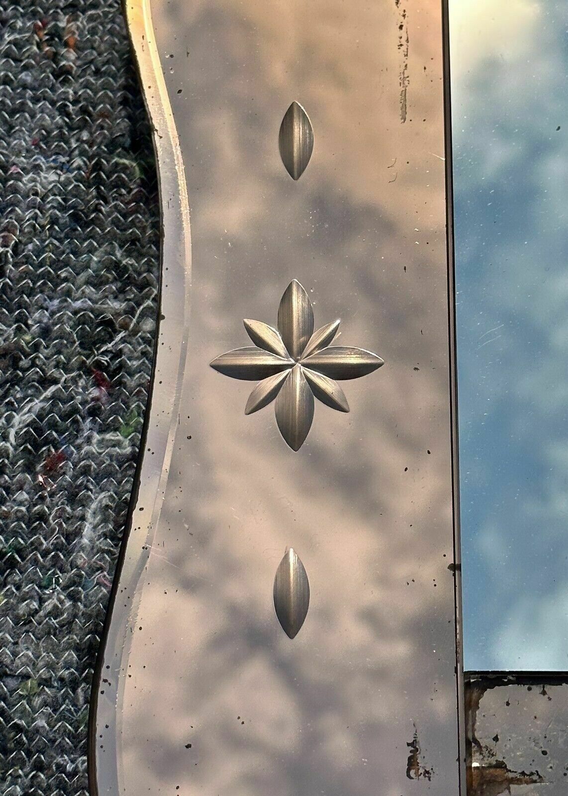 Sublime 1930's Art Deco Peach Glass Bevelled Venetian Flower Petal Mirror photo Home Decor