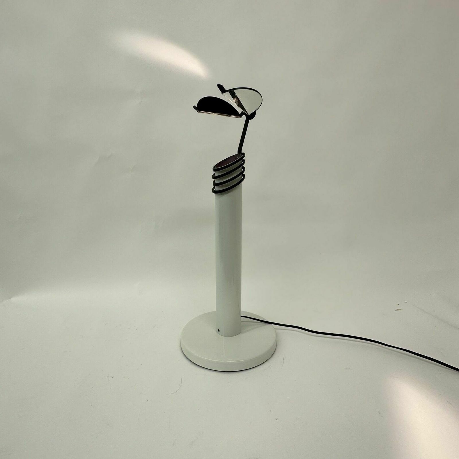 photo vintage British Bookcase By Lucian Ercolanimid Century Design ‘Scarab’ Ateljé Lyktan Table Lamp , 1970’s