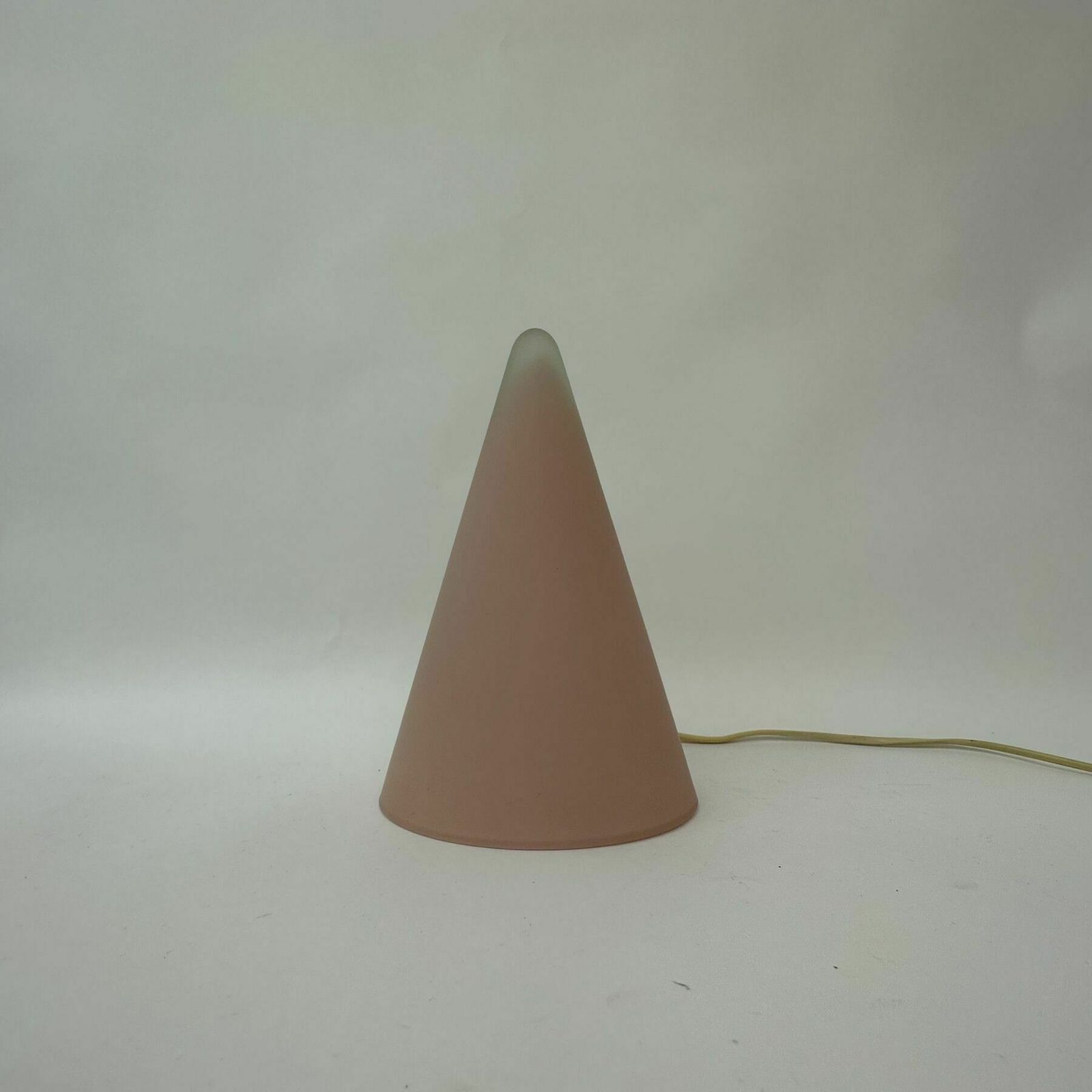 photo for sale Matte Roze Glazen Sce Teepee Tafellamp, Ca. Jaren 1970, Frankrijk
