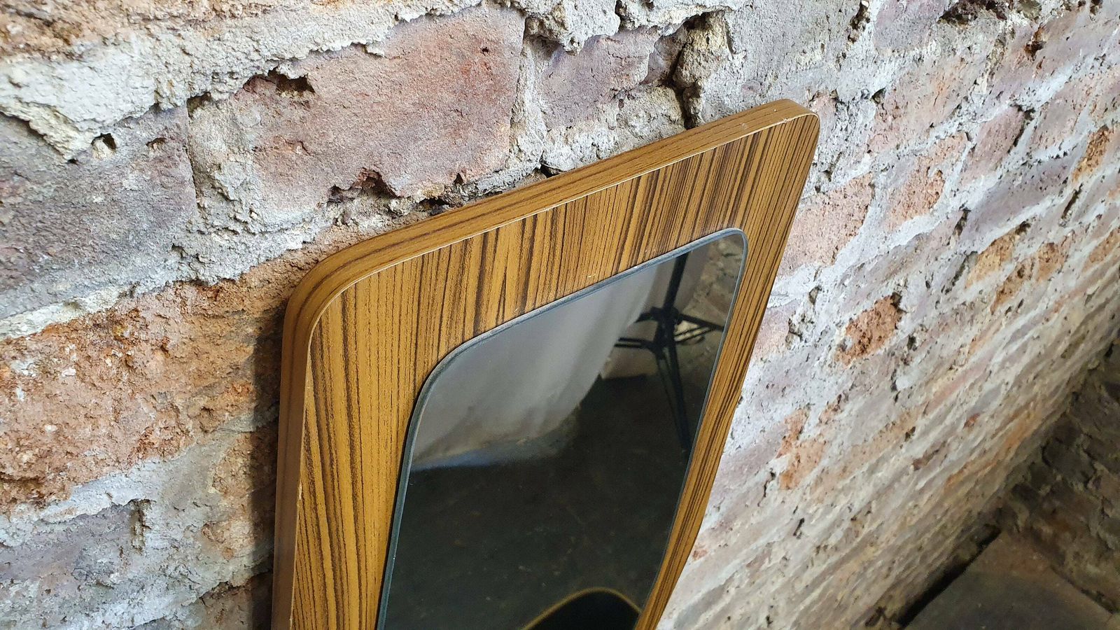 Large Shaped 60’s Wood Effect Retro Mirror photo vinterior