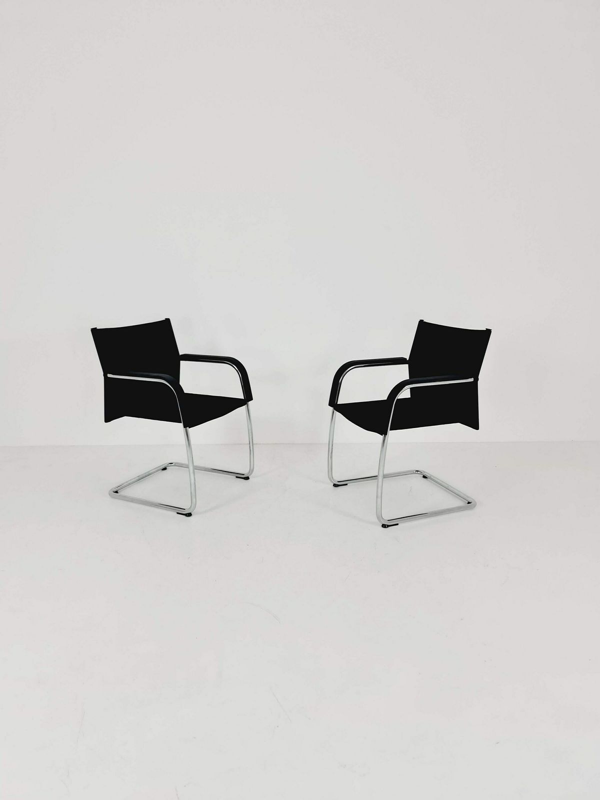 photo furniture 2 X Vitra Ac3 Antonio Citterio Chair With Chrome And Black Textile.