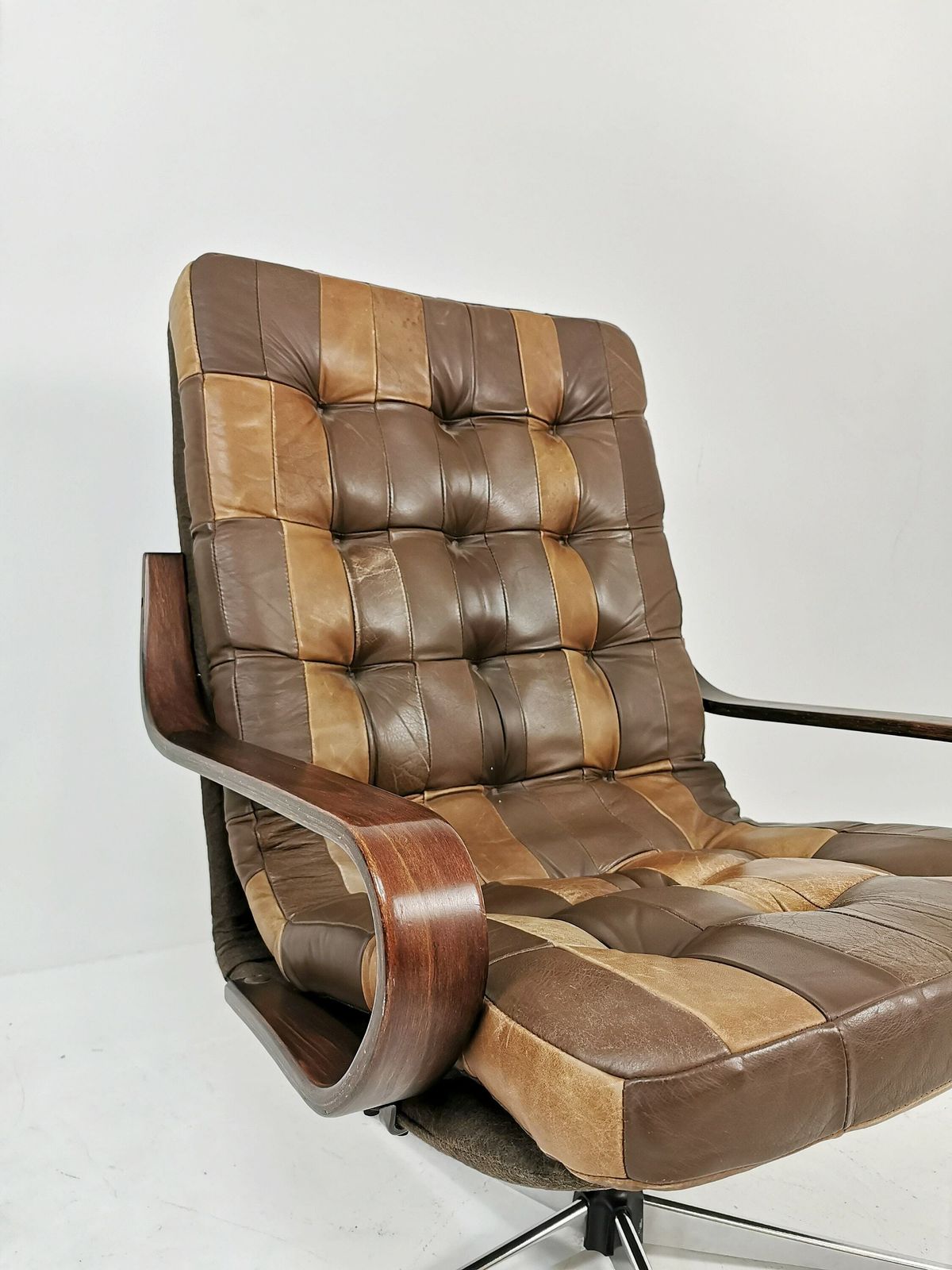 Norwegian Westnova High Brown Swivel Lounge Chairs Patchwork Leather, 1970s, Set Of 2 photo vinterior
