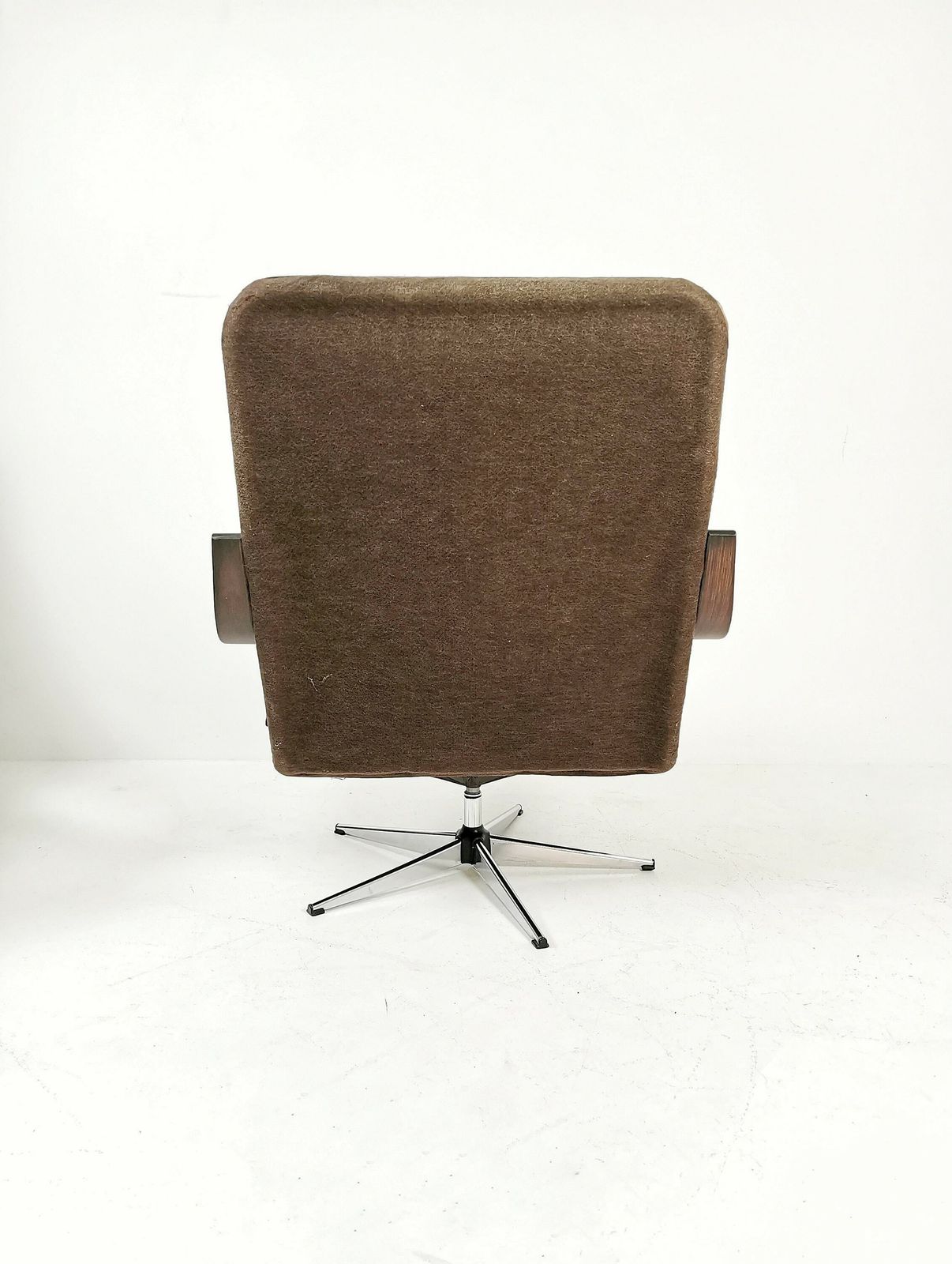 Norwegian Westnova High Brown Swivel Lounge Chairs Patchwork Leather, 1970s, Set Of 2 photo vintage