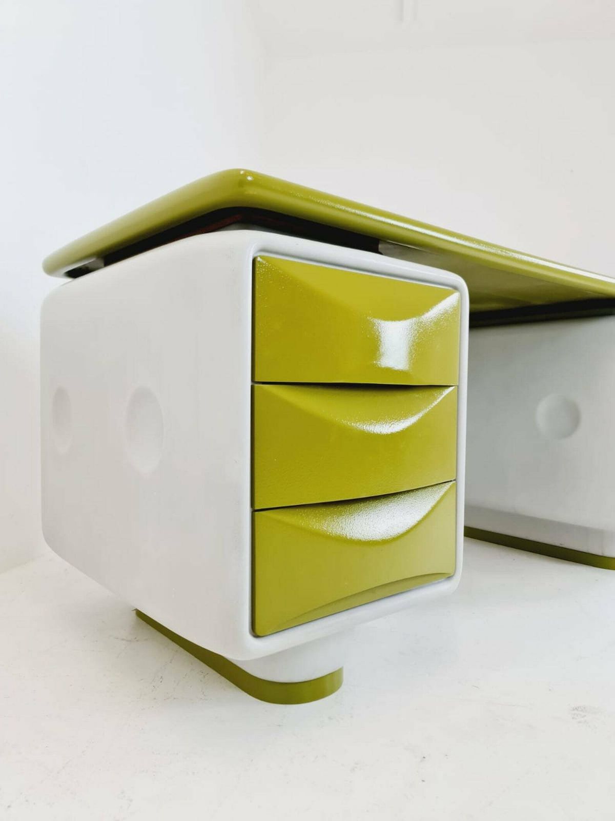 1 Of 1 Limited Edition Space Age Ernest Igl For Wilhelm Werndl Directors Igl Jet Writing Desk In Fiberglass, 1970s photo buy