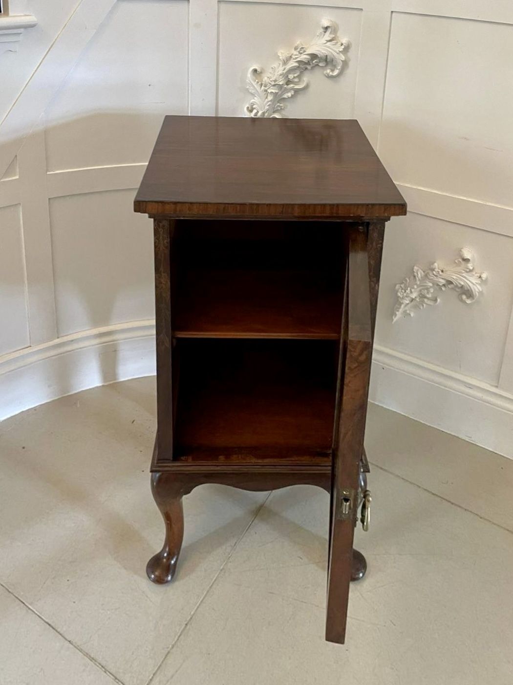 photo furniture Outstanding Quality Antique 19th Century Figured Walnut Floral Marquetry Inlaid Bedside Cabinet