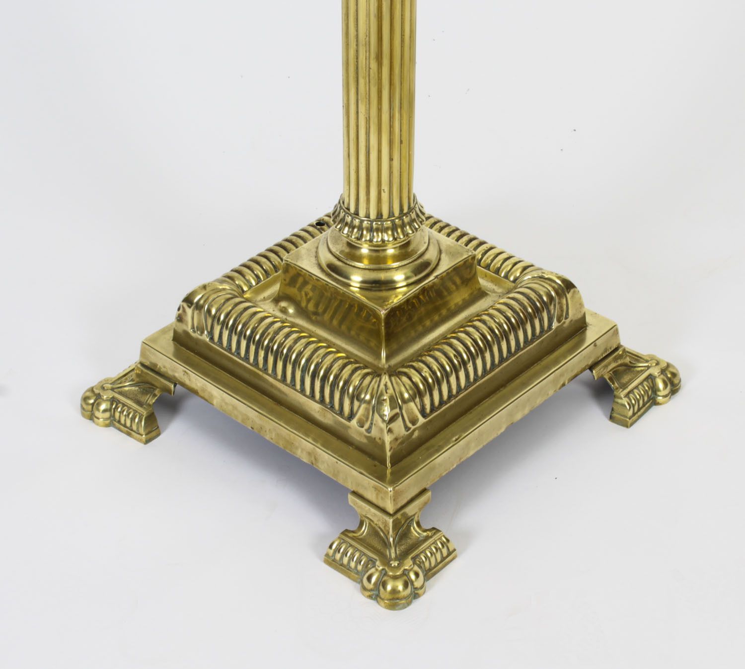 Victorian Brass Corinthian Column Telescopic Standard Lamp  19th C photo vinterior