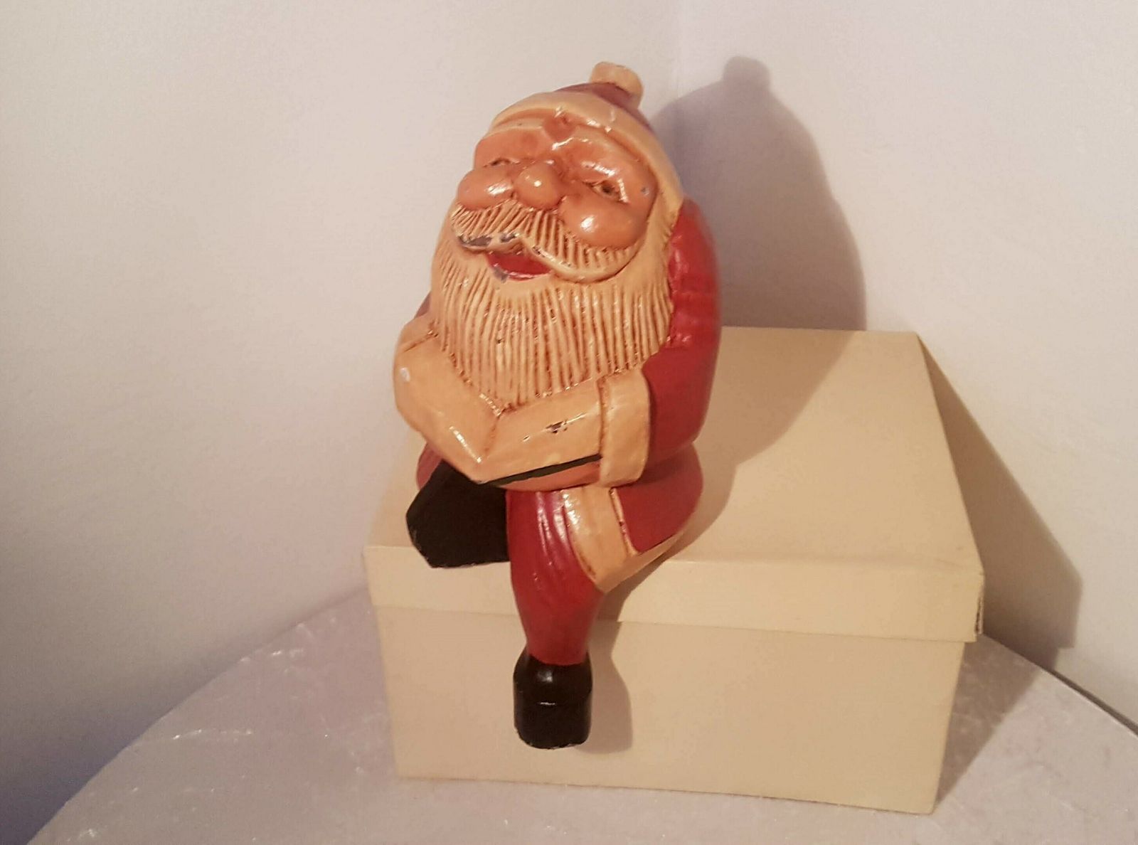 photo furniture Vintage Houten Zittende Kerstman – Met De Hand Gesneden Houten Sculptuur, Retro Handgemaakt Ontwerp, Jaren 80