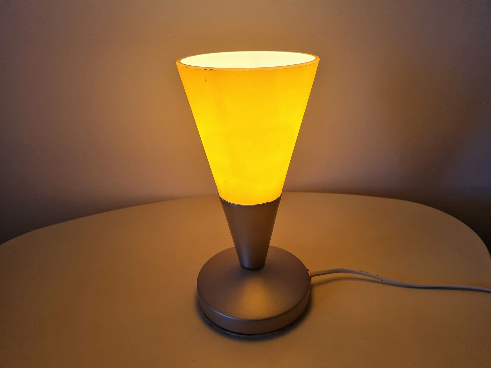 Vintage Memphis Milano stijl bureaulamp met touchfunctie, jaren 1990 photo vinterior