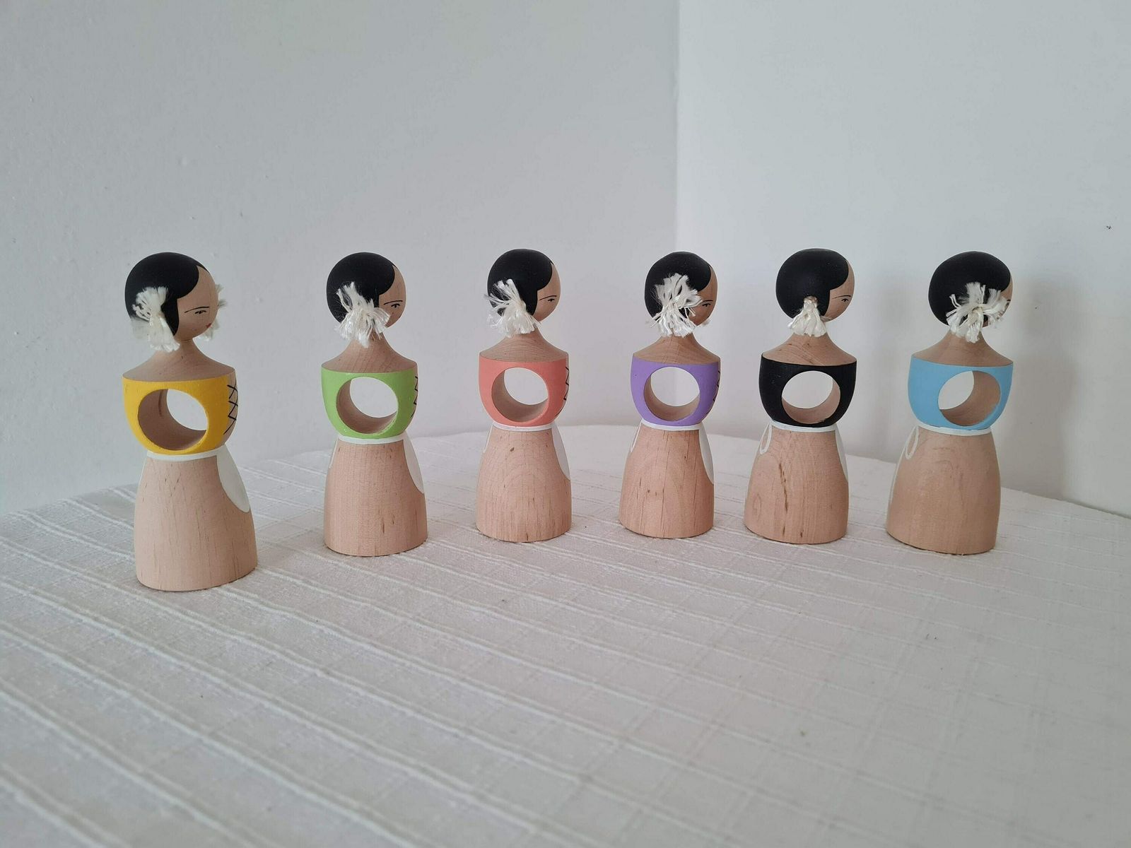 Vintage Erzgebirge Folk Art Hand Painted Set 6 Napkin Rings In Original Box 80s photo for sale