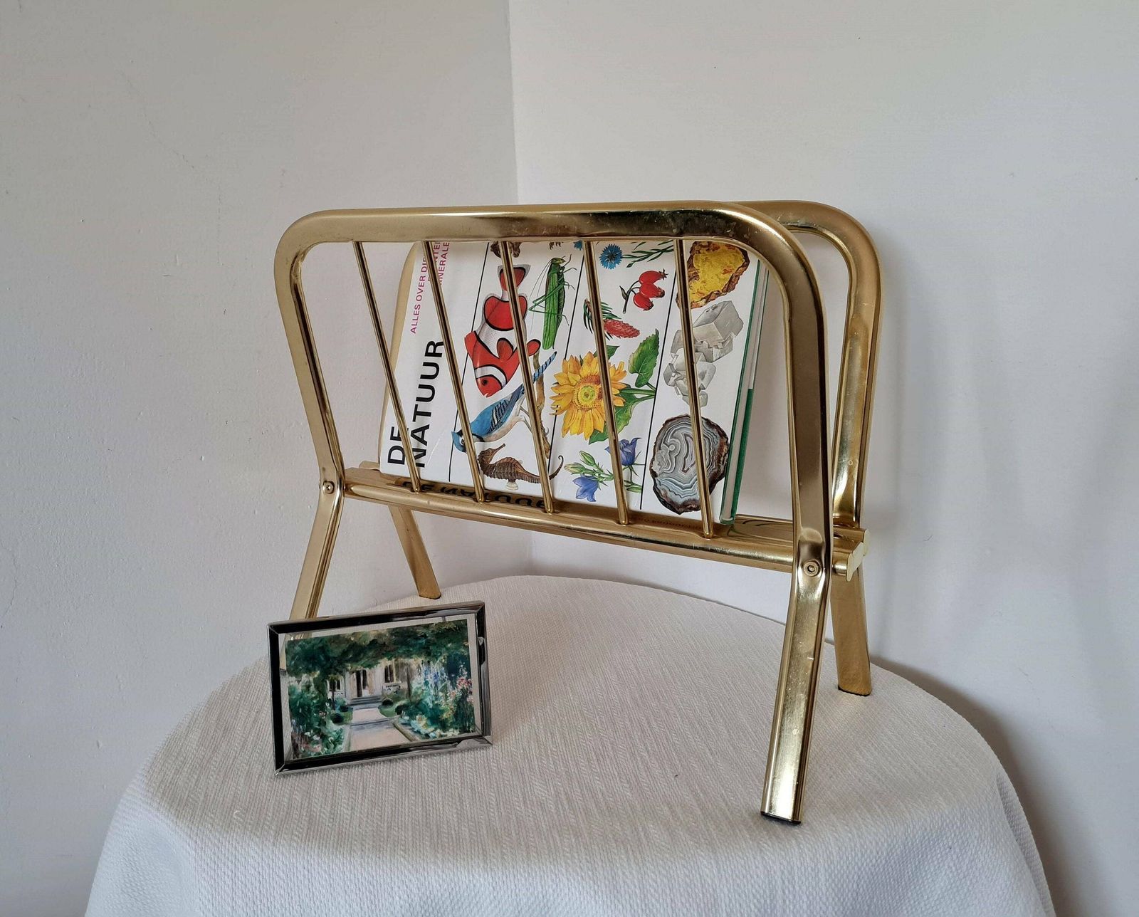 Vintage Mid Century Modern Hollywood Regency Metal Magazine Rack In Gold