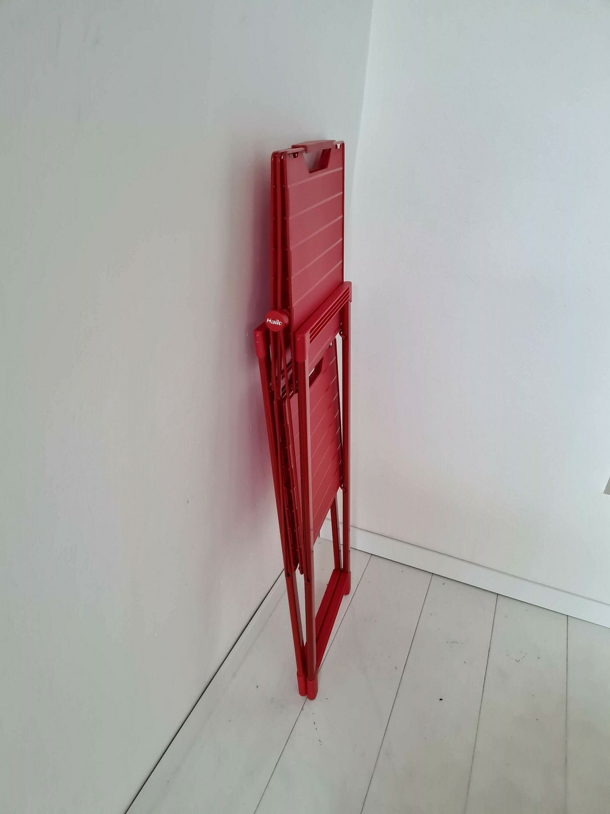 Vintage Memphis Milano Rode Opvouwbare Wandplank Hailo In Metaal En Kunststof photo for sale