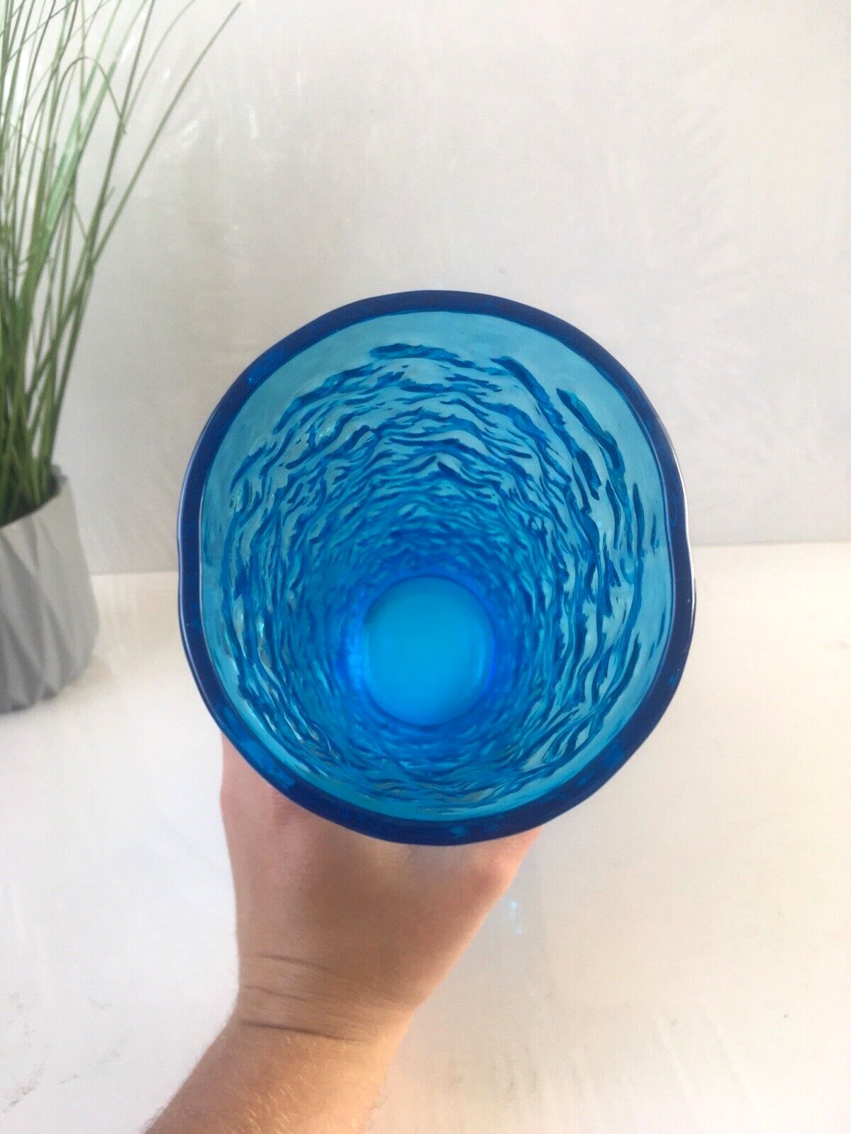 photo vintage Large Mid Century 12" Swedish Lindshammar Glass Blue Bark Vase Jc Jones & Co