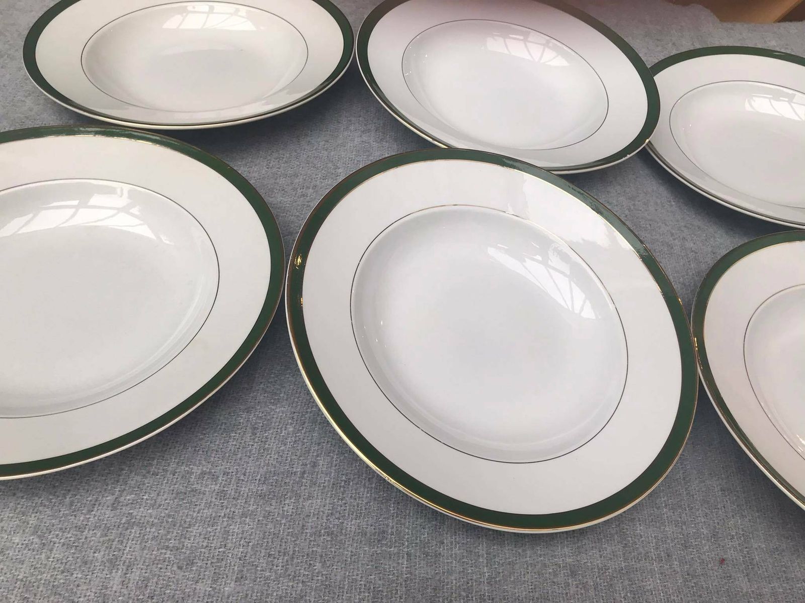 photo for sale Antiek Set Van 6 Soepborden Van Villeroy And Boch Mettlach, Groene Rand Met Goud, 19e Eeuw, Grote Borden 25,1 Cm Diameter, Duits Porselein