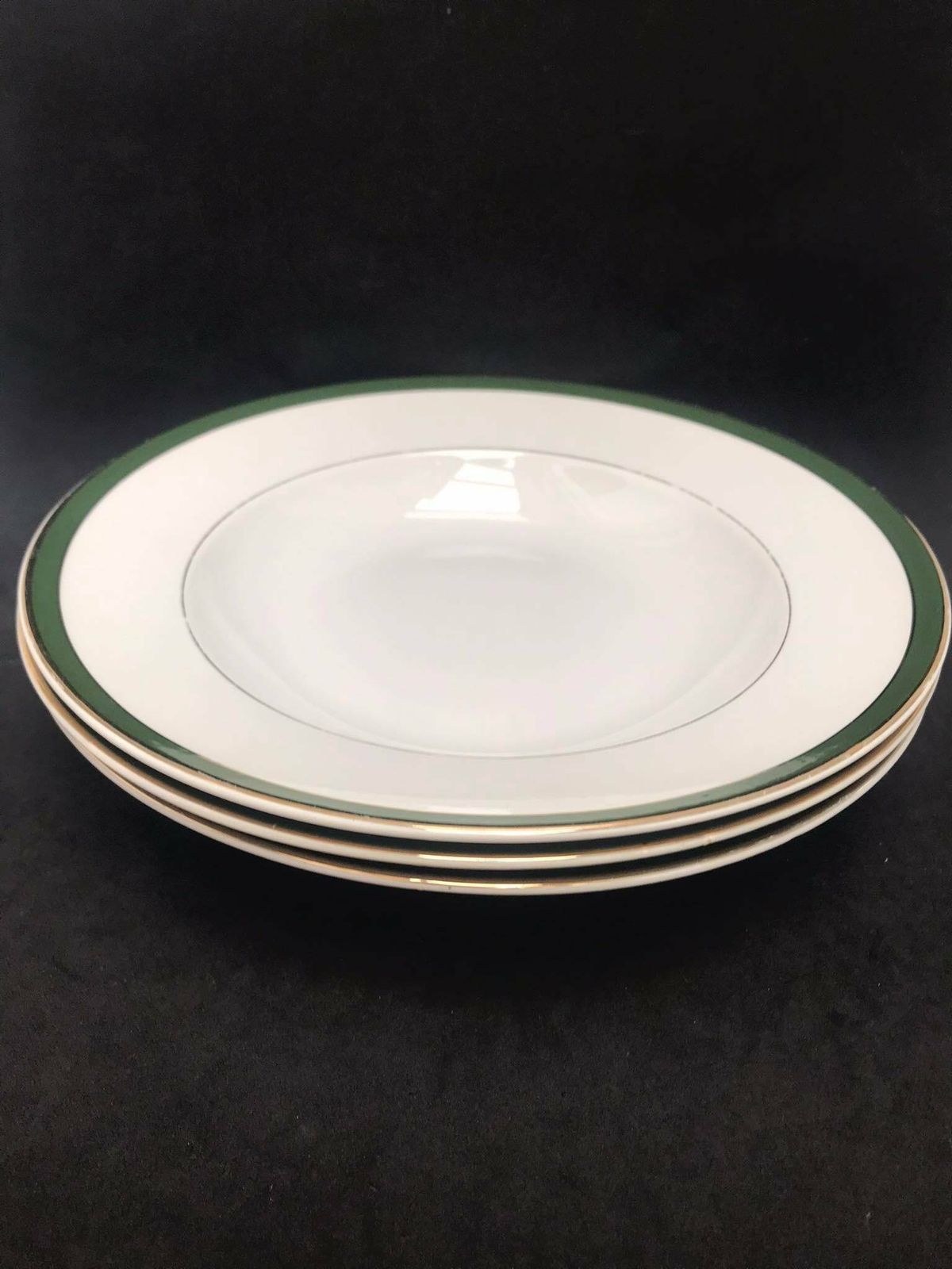 photo furniture Antiek Set Van 3 Soepborden Van Villeroy And Boch Mettlach, Groene Rand Met Goud, 19e Eeuw, Grote Borden 25,1 Cm Diameter, Duits Porselein