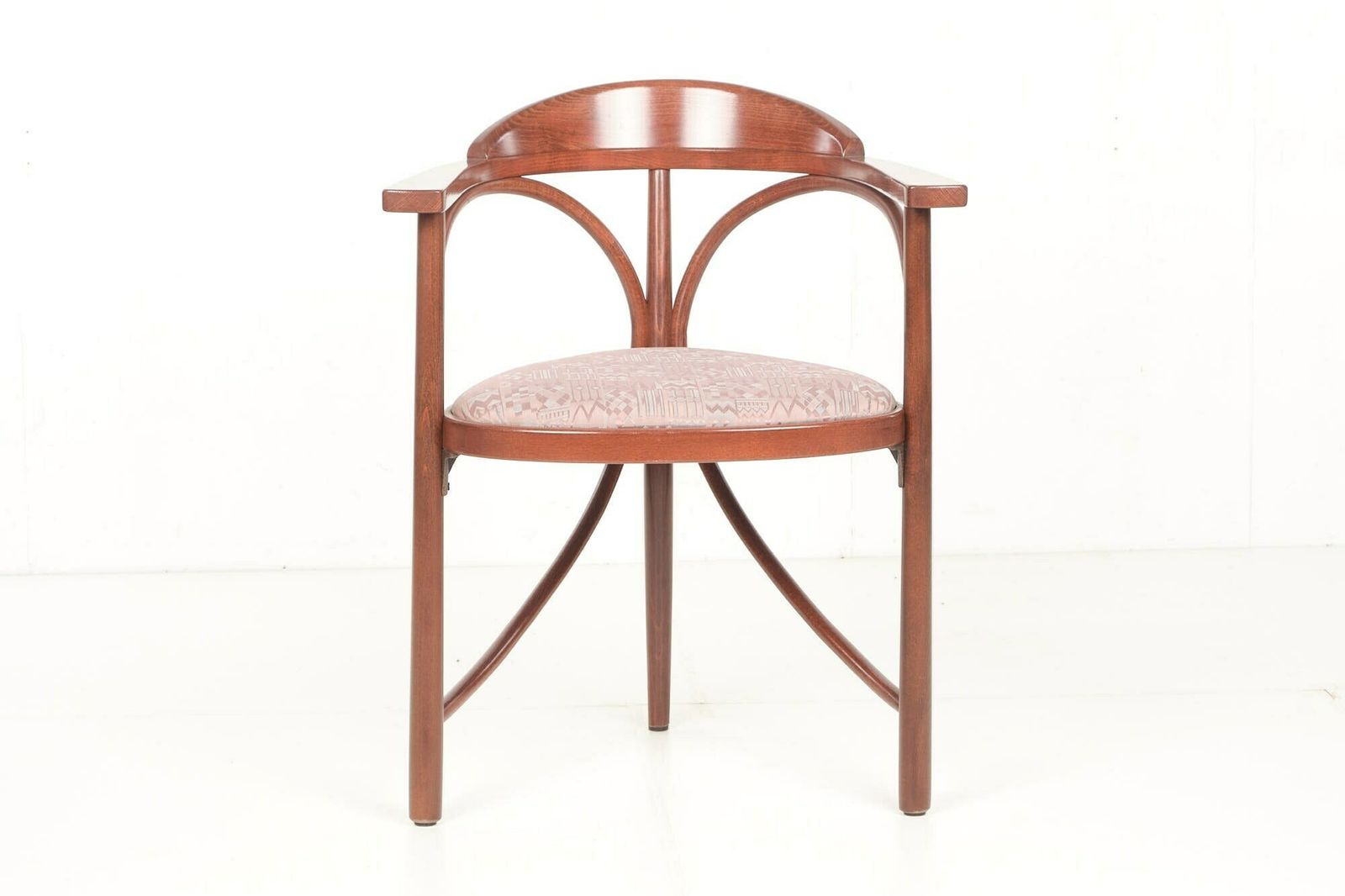 Coffee House Chair, Thonet, Three Legged, Bentwood, Beech, Vintage. photo Furniture