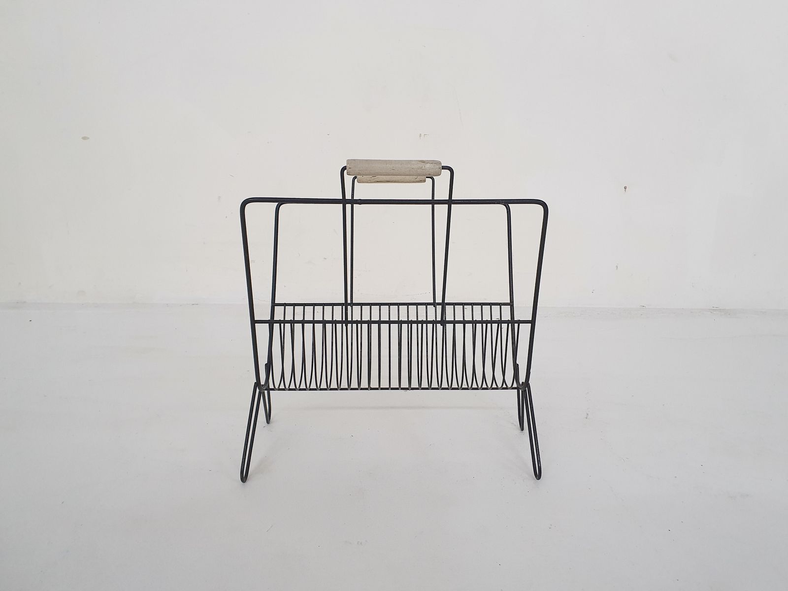 Mid Century Zwart Metalen Tijdschriftenrek, Nederland, Ca. Jaren 1950 photo for sale