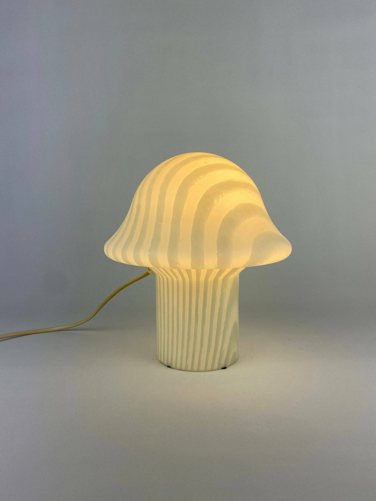 Wit Glazen Paddenstoellamp Met Zebraprint – Peill Und Putzler, 1970