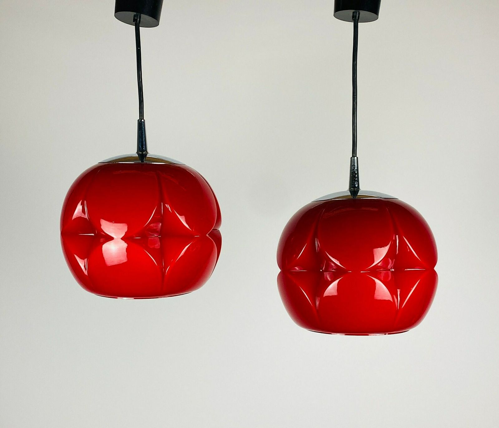 Set Van Twee Vintage Peill & Putzler Glazen Rode Hanglampen – Artichoke – Duits Design, 1960 photo furniture