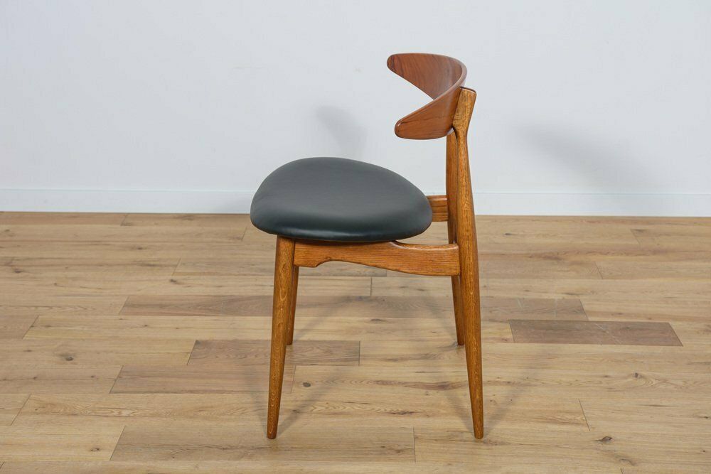 Furniture Mid Century Danish Ch33 Dining Chairs By Hans J Wegner For Carl Hansen And Søn 1960s Set Of 4 photo