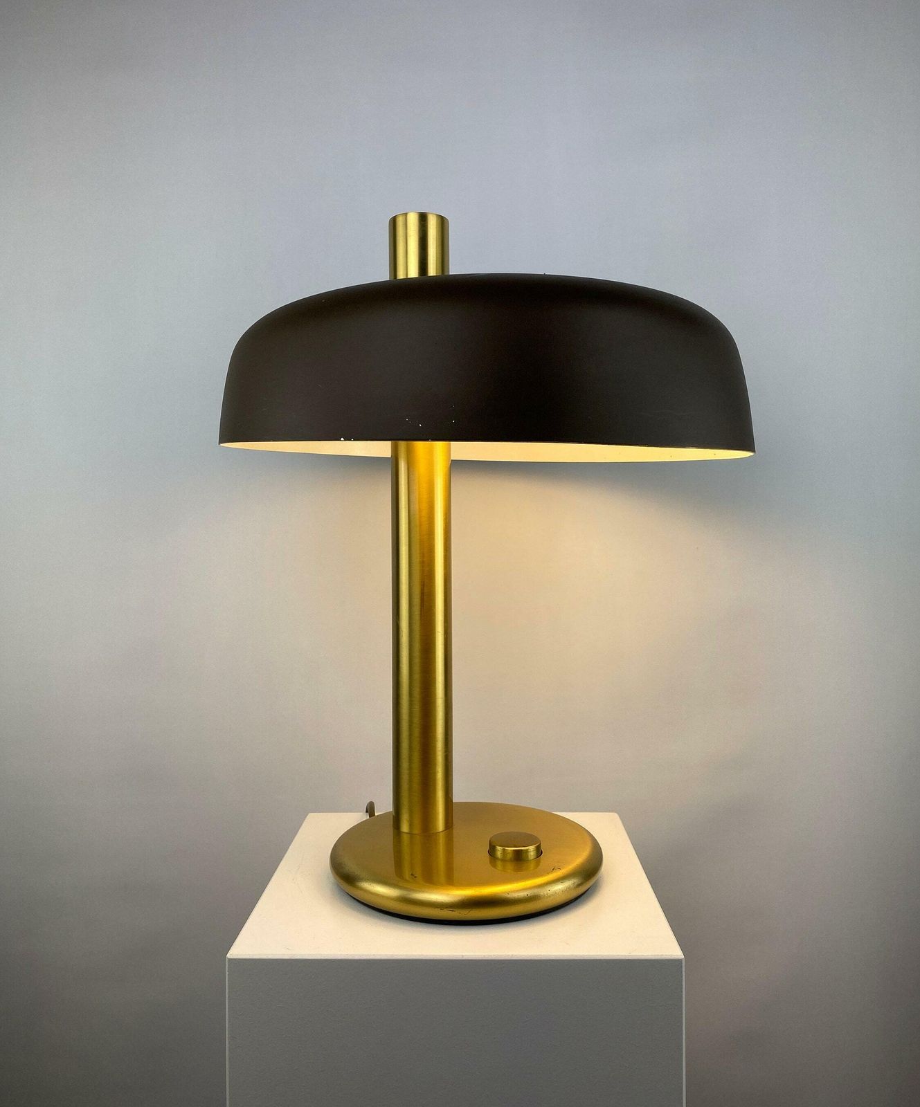 Bruine En Gouden Bureaulamp 7603 Van Heinz F.W. Stahl Voor Hillebrand, Jaren 1970