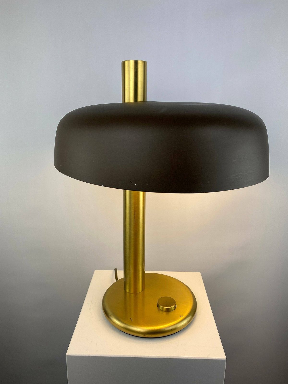 Bruine En Gouden Bureaulamp 7603 Van Heinz F.W. Stahl Voor Hillebrand, Jaren 1970 photo furniture