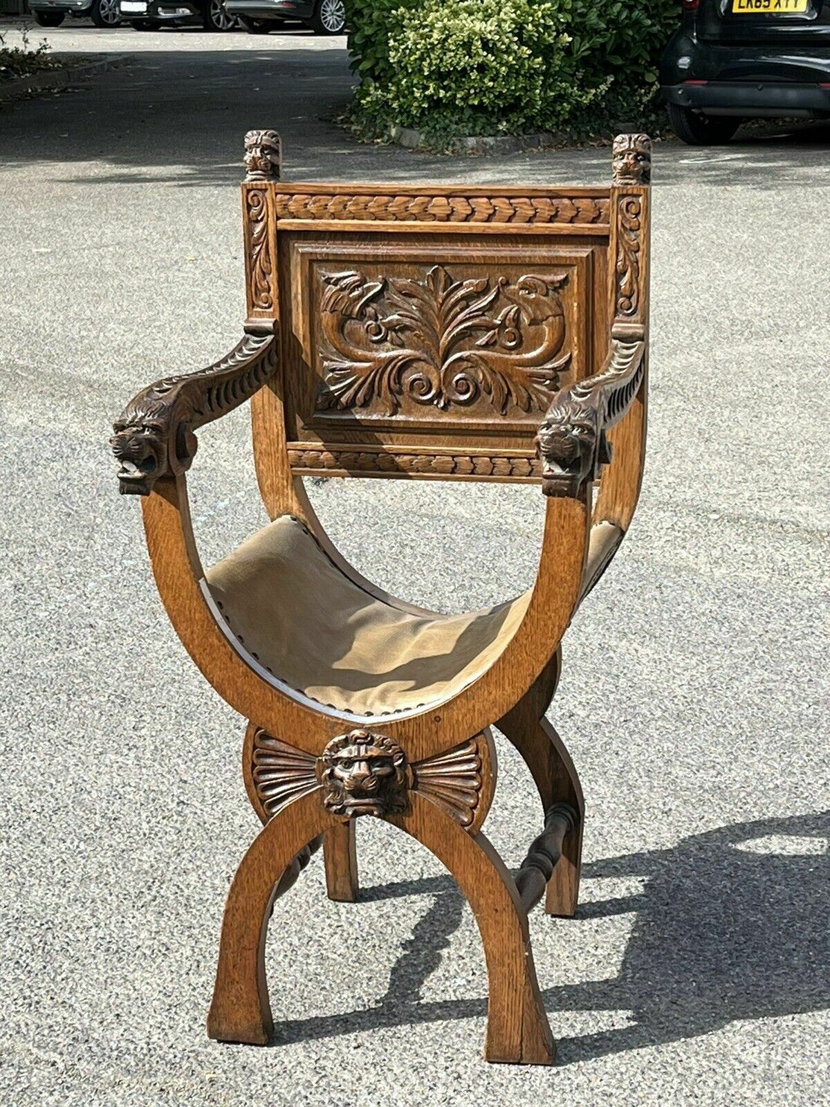 Antique Carved Oak Chair, With Carved Lion Heads Decoration photo furniture