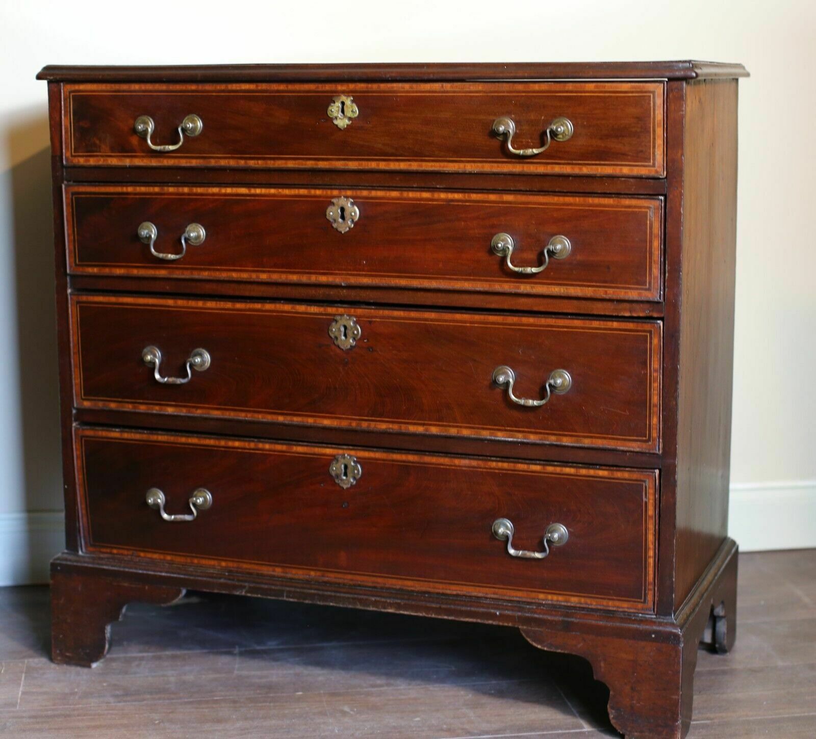 18th Century George III Mahogany Crossbanded Bachelors Chest Of Drawers