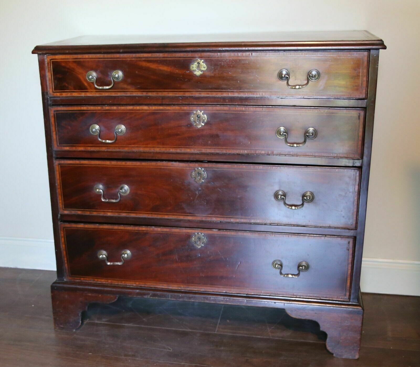 18th Century George III Mahogany Crossbanded Bachelors Chest Of Drawers photo for sale