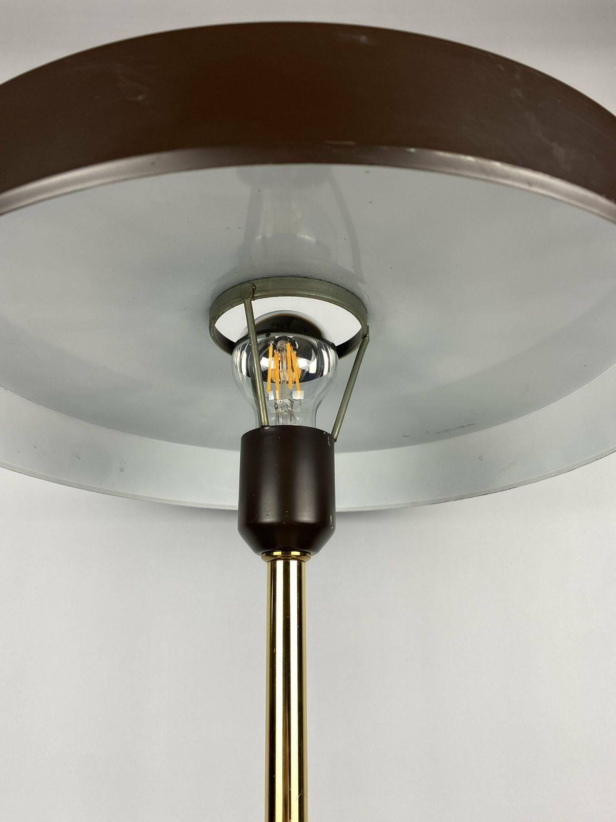 Eén Van Acht Bruine En Gouden Tafellamp Timor 69 Van Louis Kalff Voor Philips, 1970 photo vinterior