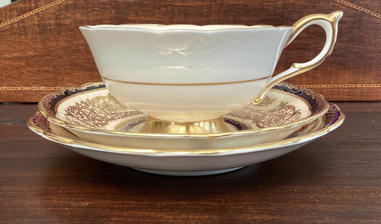 Paragon Antique Floating Rose Cabinet Tea Trio Cobalt And Gilt C 1945 photo Home Decor