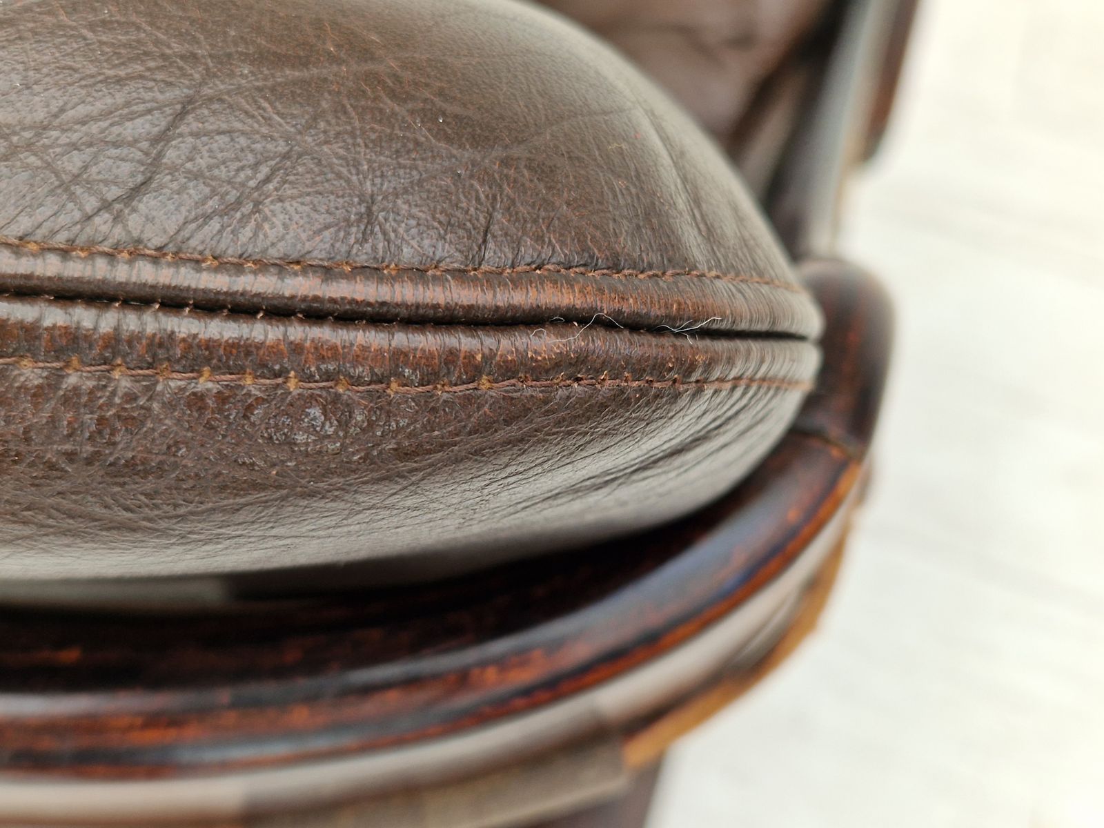 photo furniture Ca. Jaren 1970, Bruinleren Paar Lounge Chairs Van Ake Fribytter Voor Nelo Sweden.