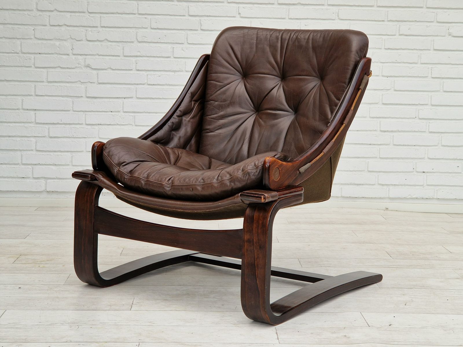 photo vinterior Ca. Jaren 1970, Bruinleren Loungestoel Van Ake Fribytter Voor Nelo Sweden.