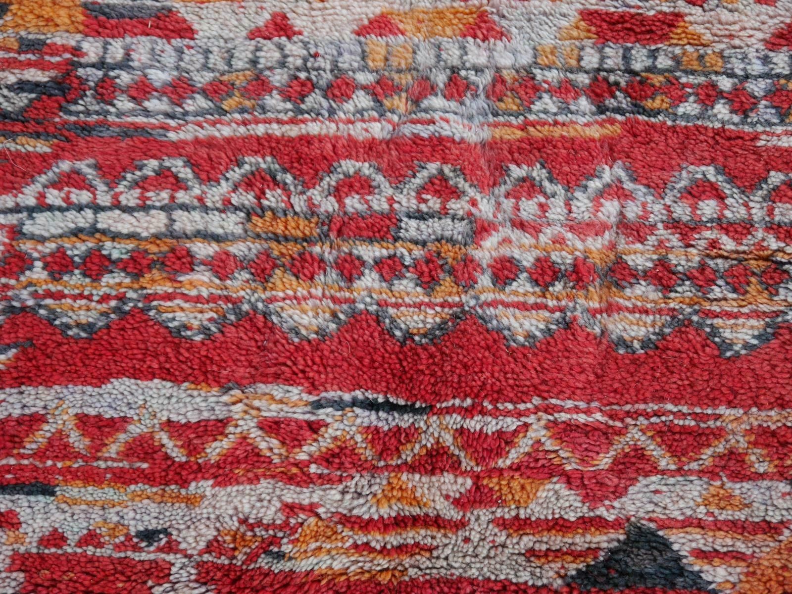 photo vinterior Large Red Moroccan Vintage Rug North African Tribal Design Djoharian Collection