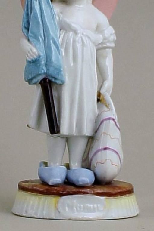 Milan, G. Richardi, Girl With Hat, Bag, Umbrella In Porcelain photo Home Decor
