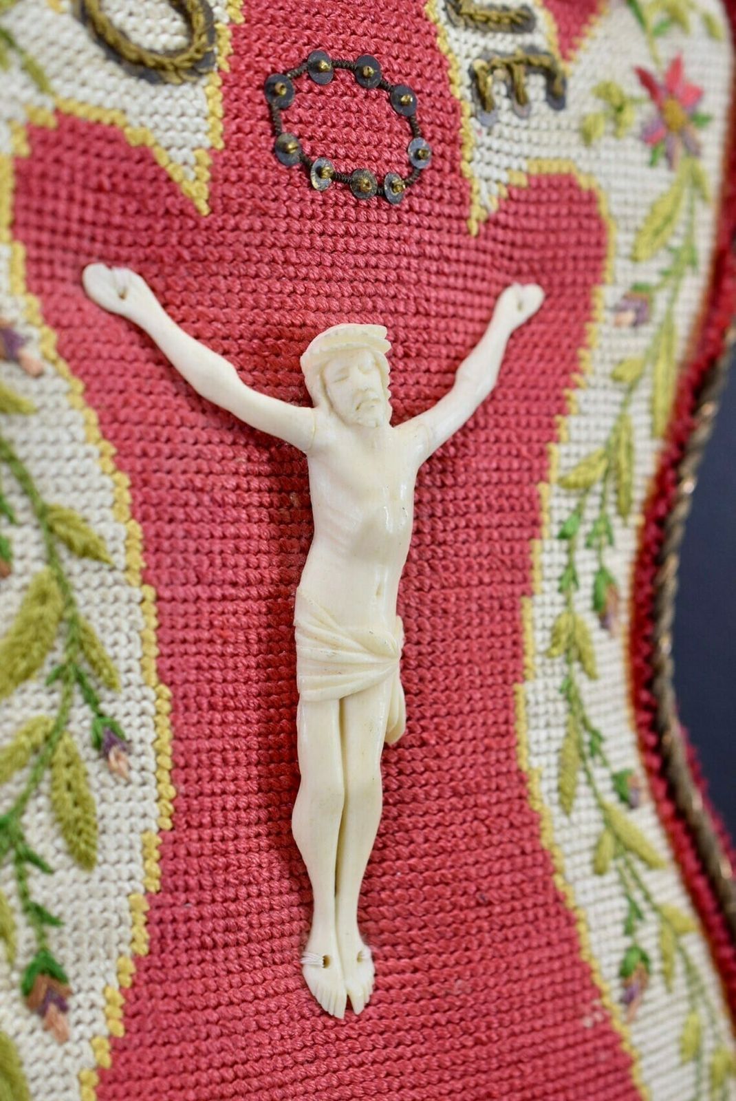 Folk Art Needlepoint Holy Water Font For Wall Carved Jesus Crucifix photo 197.0