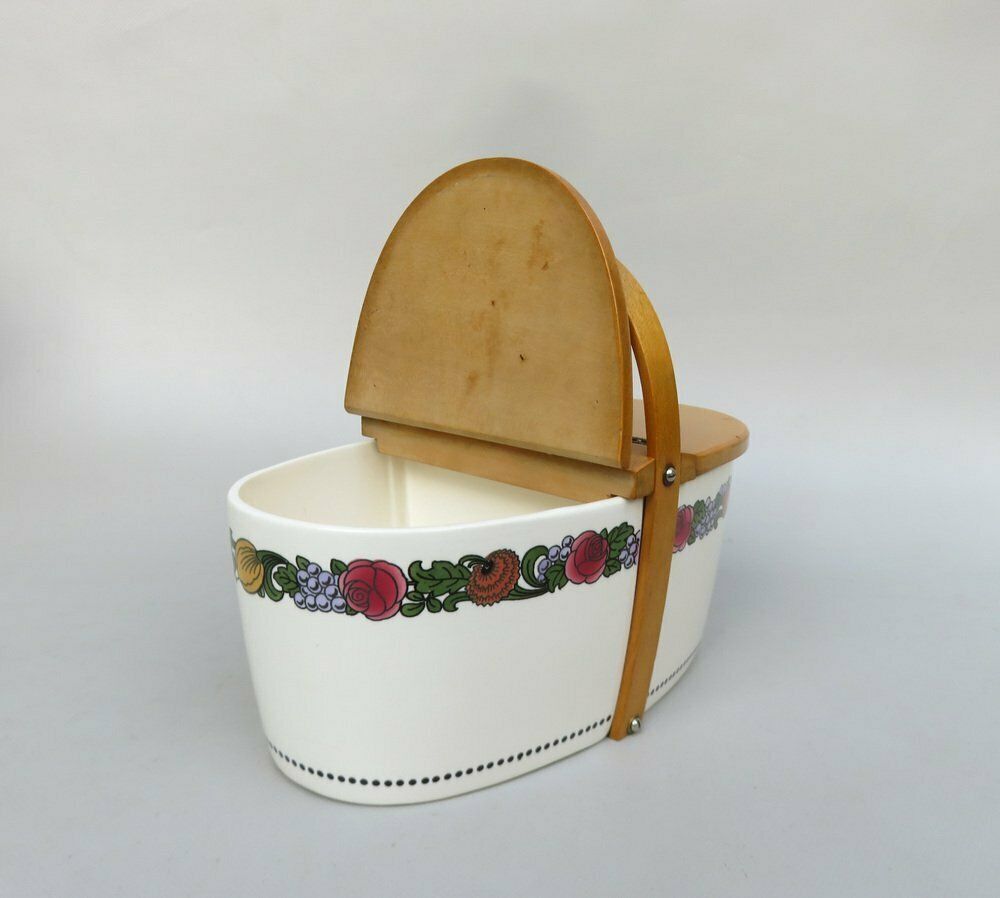 1620.1 Art Nouveau Pastry Box In Ceramics And Wood, 1890s photo