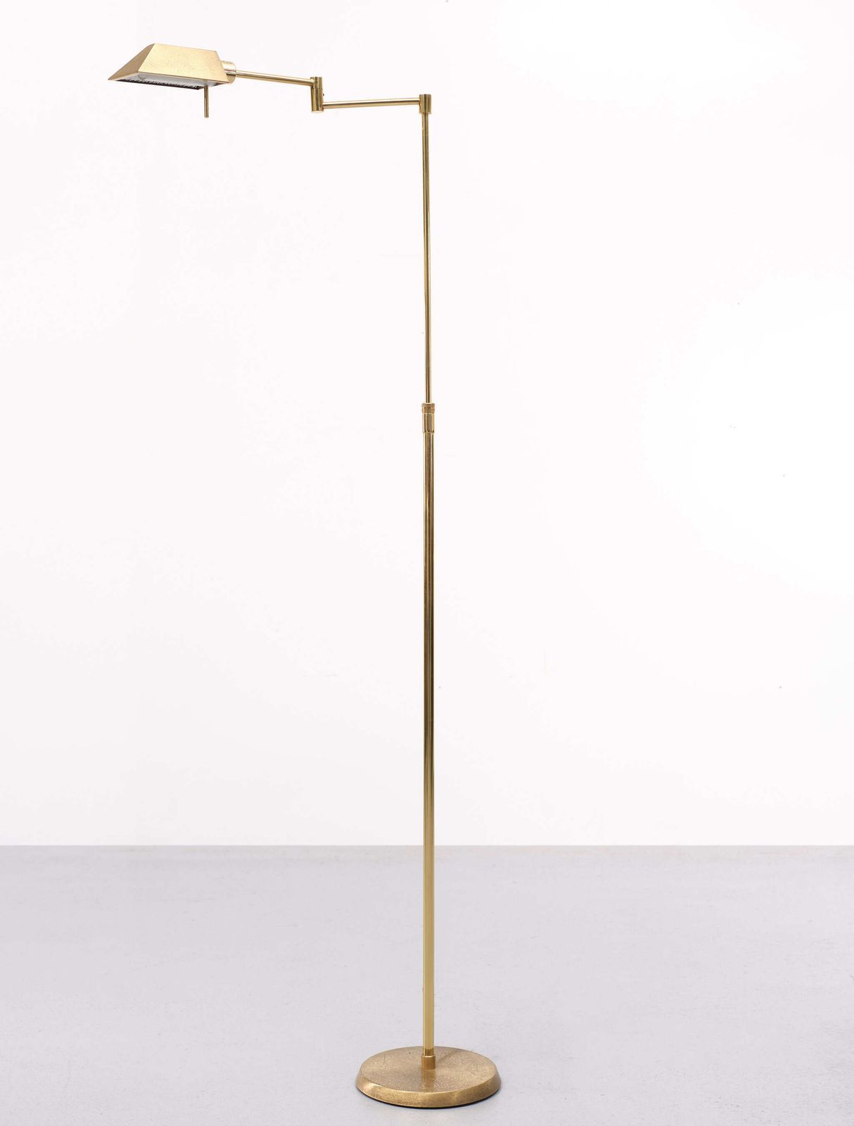 Holtkotter messing zwenkarm vloerlamp, ca. jaren 1970, Duitsland photo buy