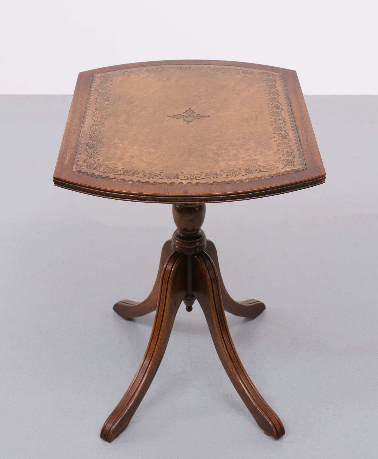 Bevan Funell Reprodux Tilt Top Wine Table 1970s England photo vinterior