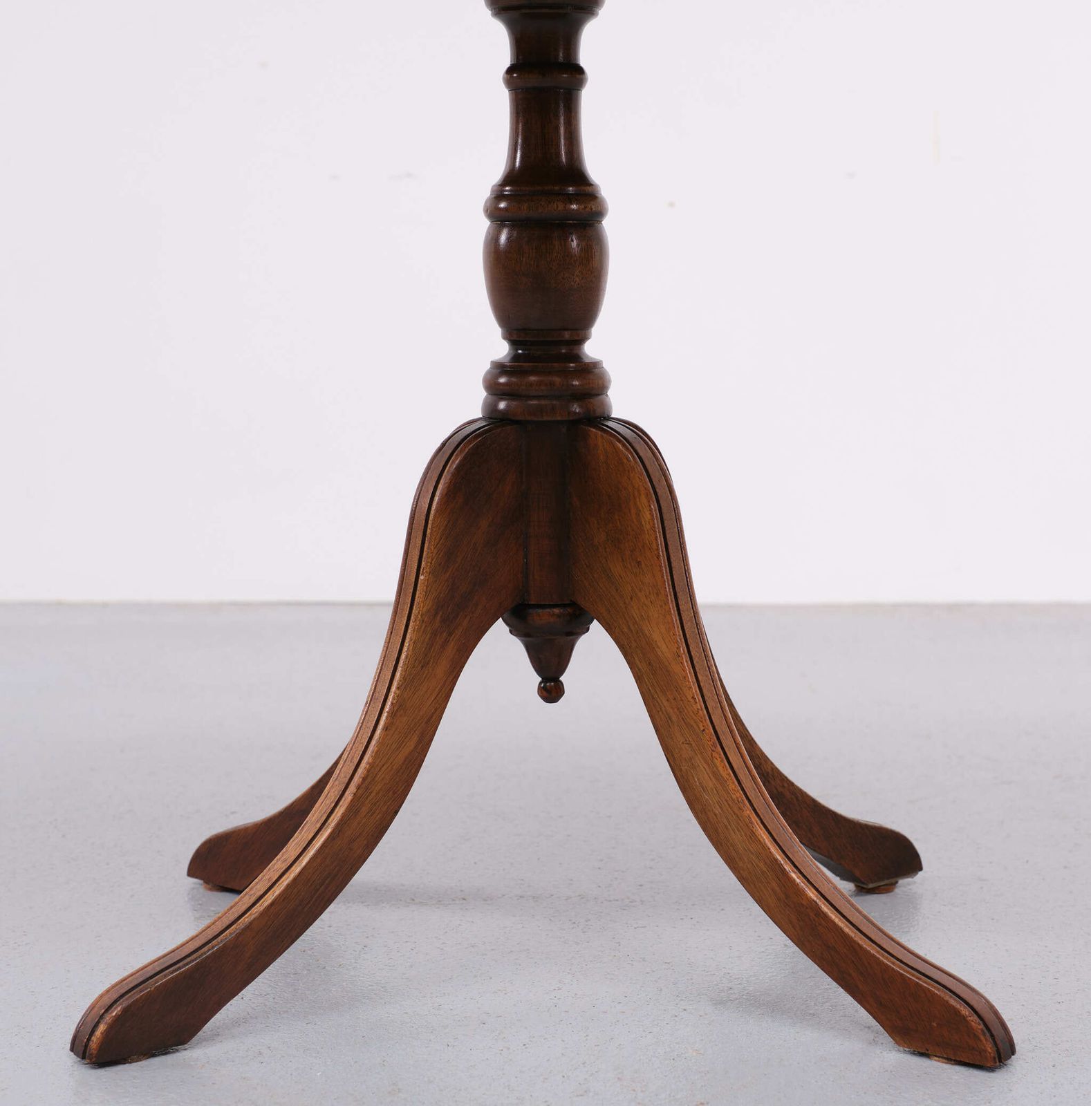 Bevan Funell Reprodux Tilt Top Wine Table 1970s England photo vintage